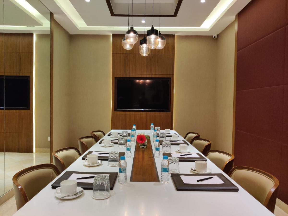 The Imperial Palace Rajkot Extérieur photo