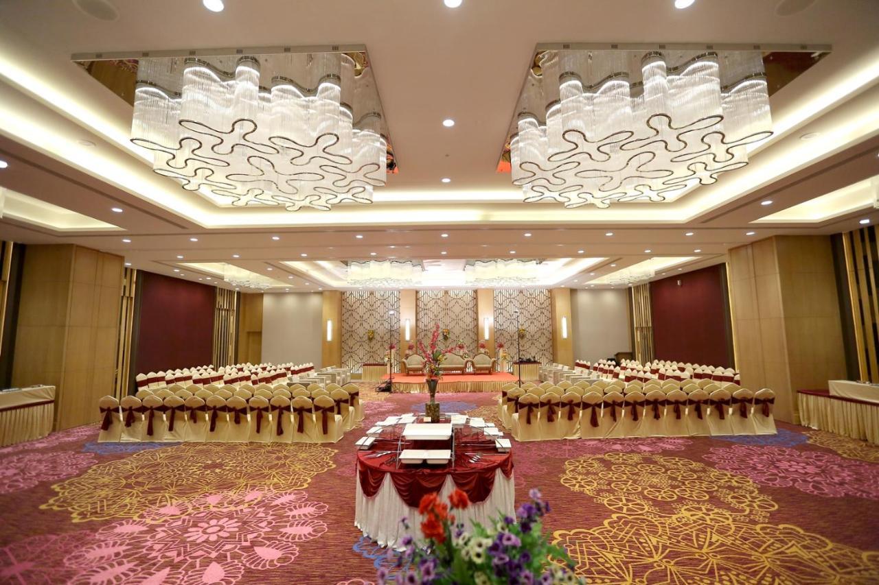 The Imperial Palace Rajkot Extérieur photo