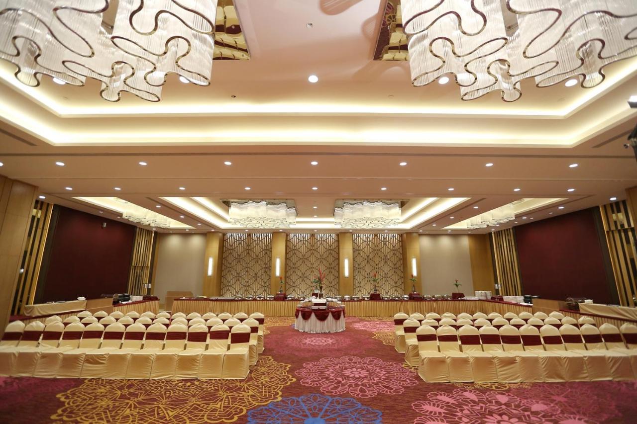 The Imperial Palace Rajkot Extérieur photo